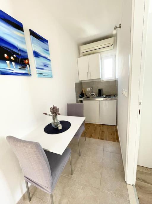 Apartment Beautiful With Balcony & Sea View *