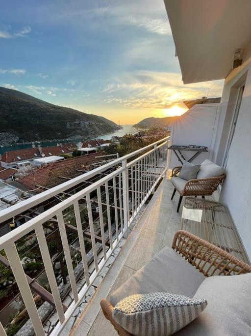Beautiful With Balcony & Sea View Apartment *