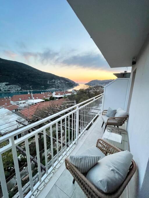 Apartment Beautiful With Balcony & Sea View *