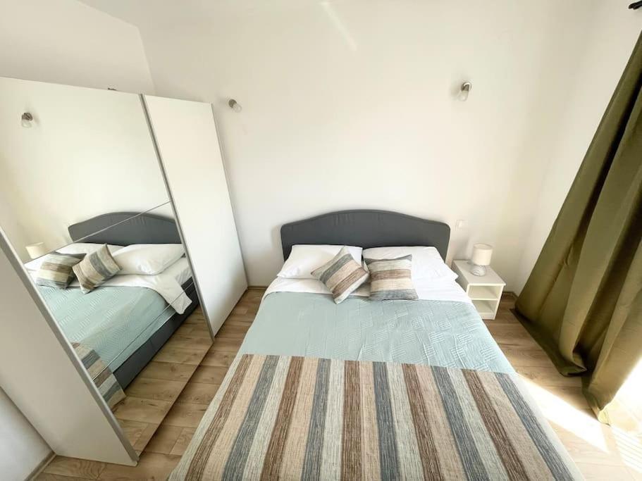 Beautiful With Balcony & Sea View Apartment Dracevo Selo