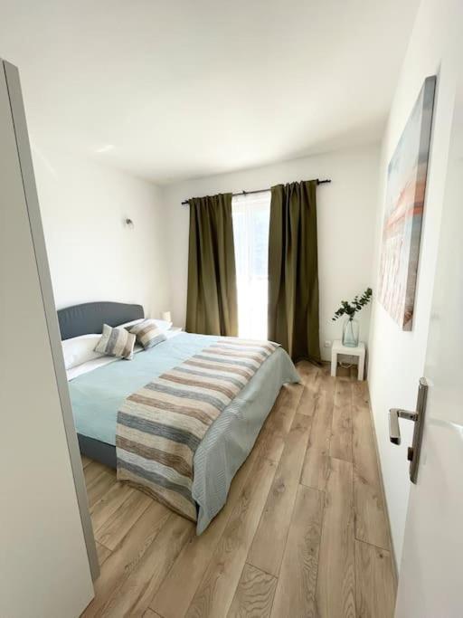 Beautiful With Balcony & Sea View Lägenhet Dracevo Selo