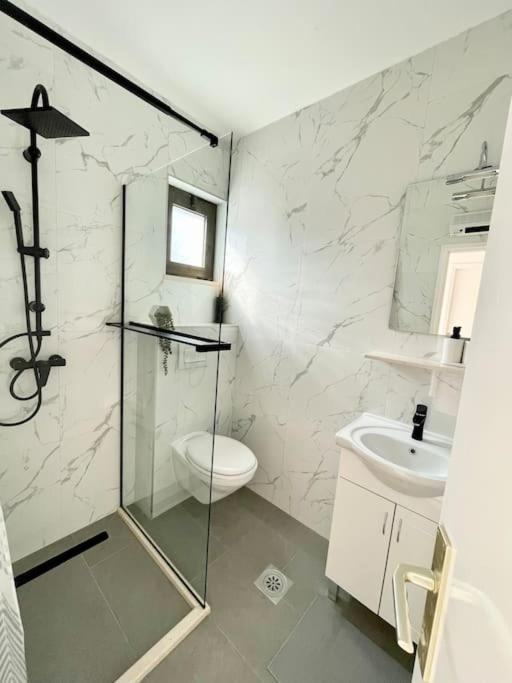 Apartament Beautiful With Balcony & Sea View
